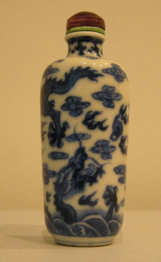 Porcelain snuff bottle &quot;blue and white&quot; decorated with dragons in the cloud | MasterArt